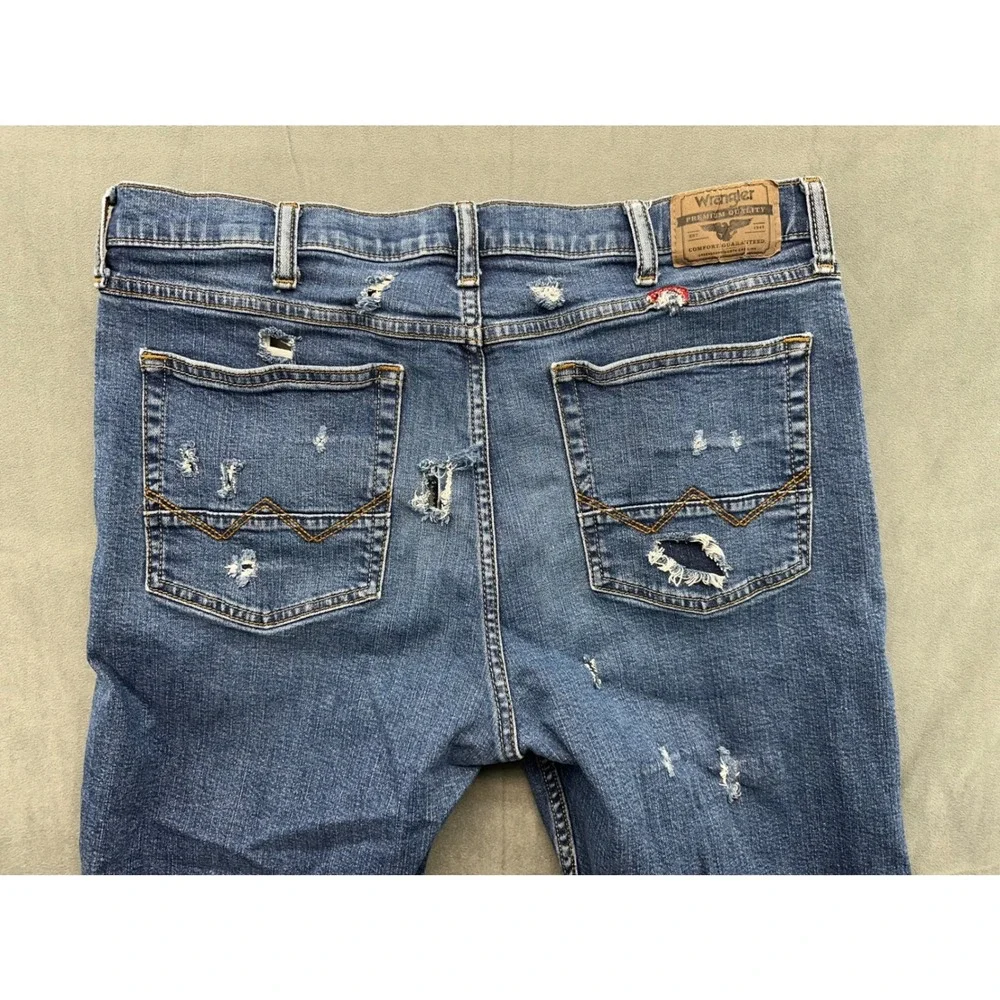 Wrangler‎ Slim Straight Distressed Jeans Mens 36x32 Blue Medium Wash 92SSWDX